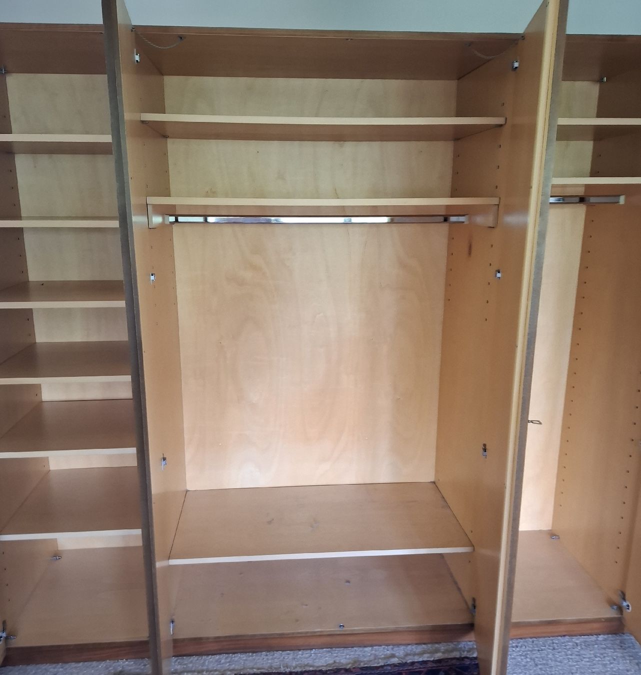 Armadi: Massiver Kleiderschrank aus Holz – Usato da Reinach BL venduto da Malin20 3