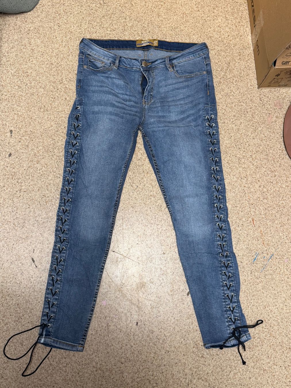 Jeans: Jeans Gr. 42 – Nuovo (secondo la descrizione) da Oeschgen venduto da Mich_elle