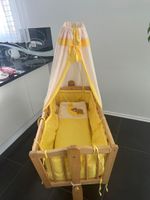Baby Wiege Himmelbett gelb Holz guter Zustand