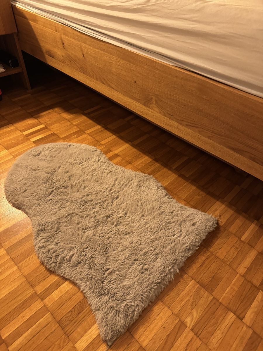 Teppiche: 2x Fellimitat Teppich grau Kunstfell weich  – Gebraucht aus Zürich von sofiaalpac