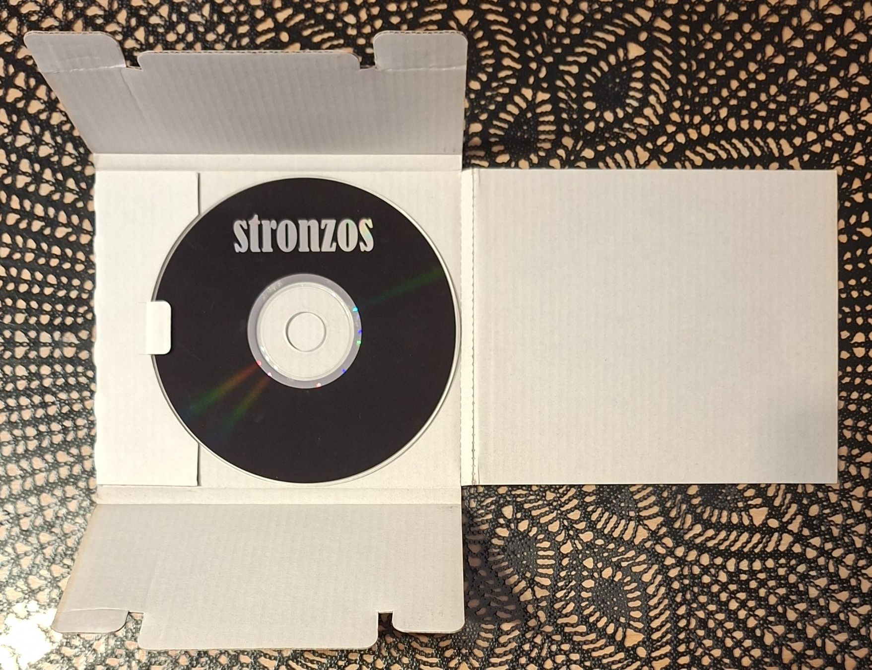 CD: Stronzos - Stronzos, CH Rock CD Album 2005? – Usato da Schönenberg TG venduto da breiti12 2