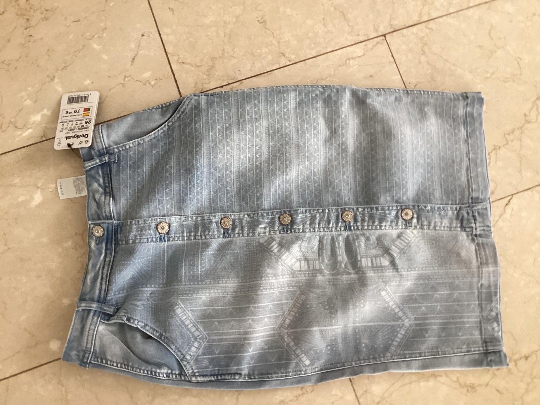 Desigual Lotti di vestiti: Desigual Jeans Jupe Rock – Nuovo (secondo la descrizione) da Flüelen venduto da ne08
