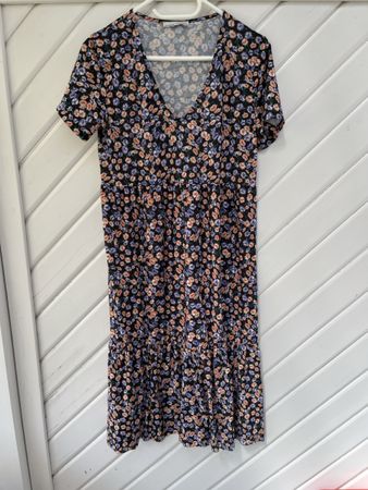 Pull&Bear Blumenkleid schwarz Grösse L, guter Zustand,