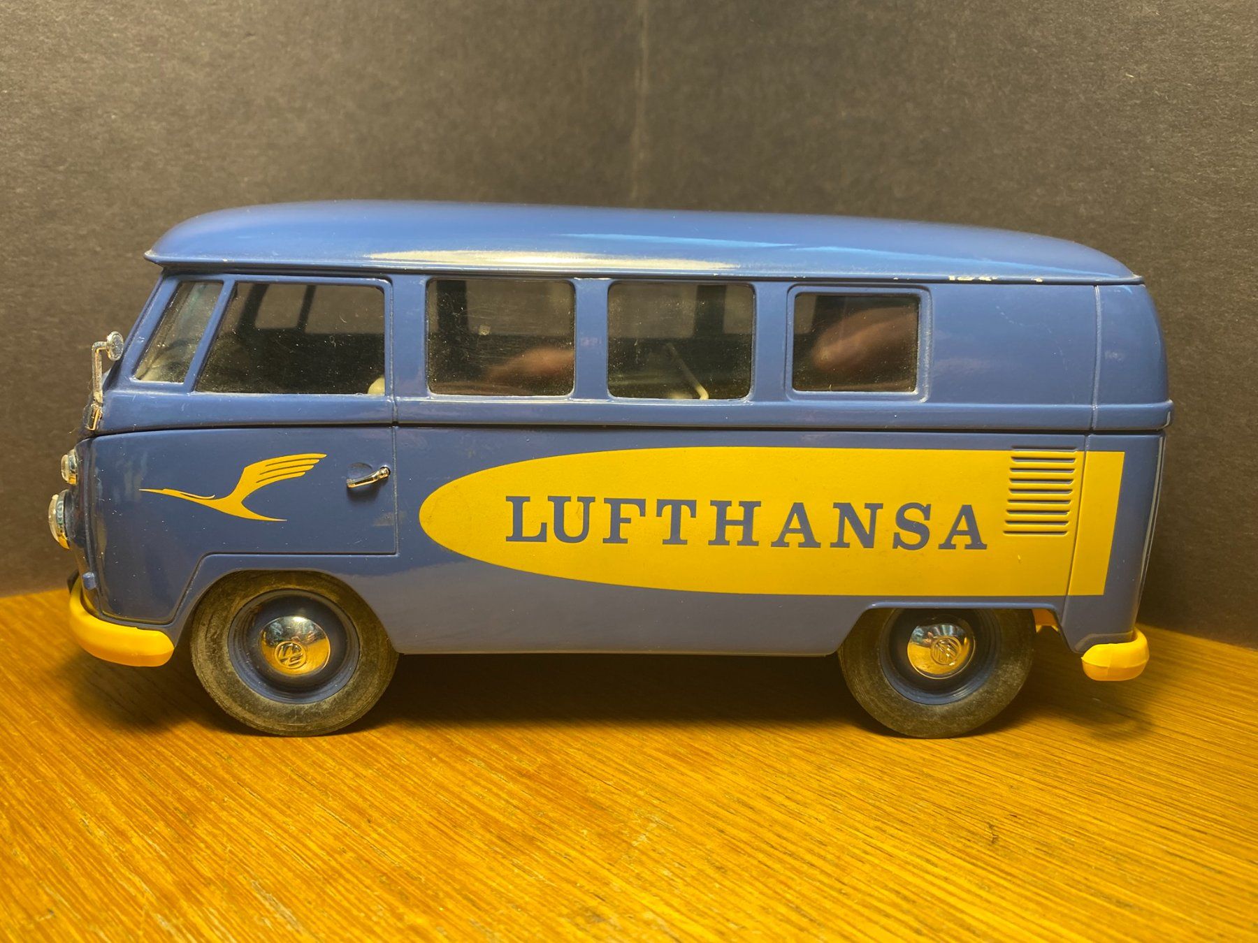 Solido Modellini d'auto: VW Bus T1 Lufthansa 1966 - Solido 1:19 – Usato da Spiez venduto da Mlandcruiser