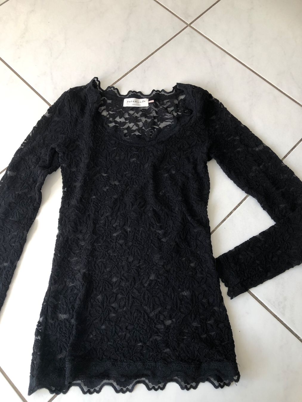 T-Shirts: Spitzenlangarmshirt Gr S – Gebraucht aus Zell ZH von Guffos