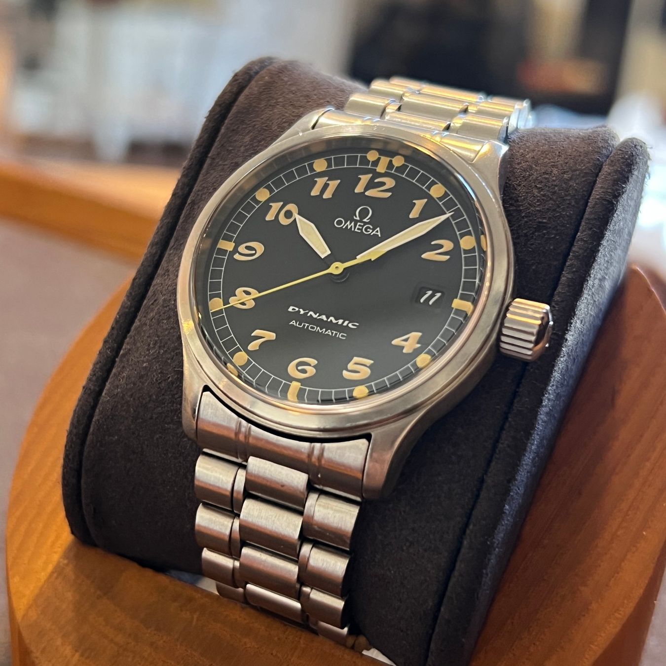 Omega Orologi: Omega Dynamic Date Black Dial 5200.50 – Usato da Carouge GE venduto da Watchaser 2