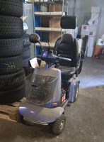 Mobilitätsroller mit Korb, blau, defekt.
