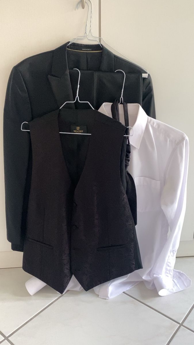 Completi: Eleganter Herrenanzug – Usato da Holziken venduto da ilaaisa