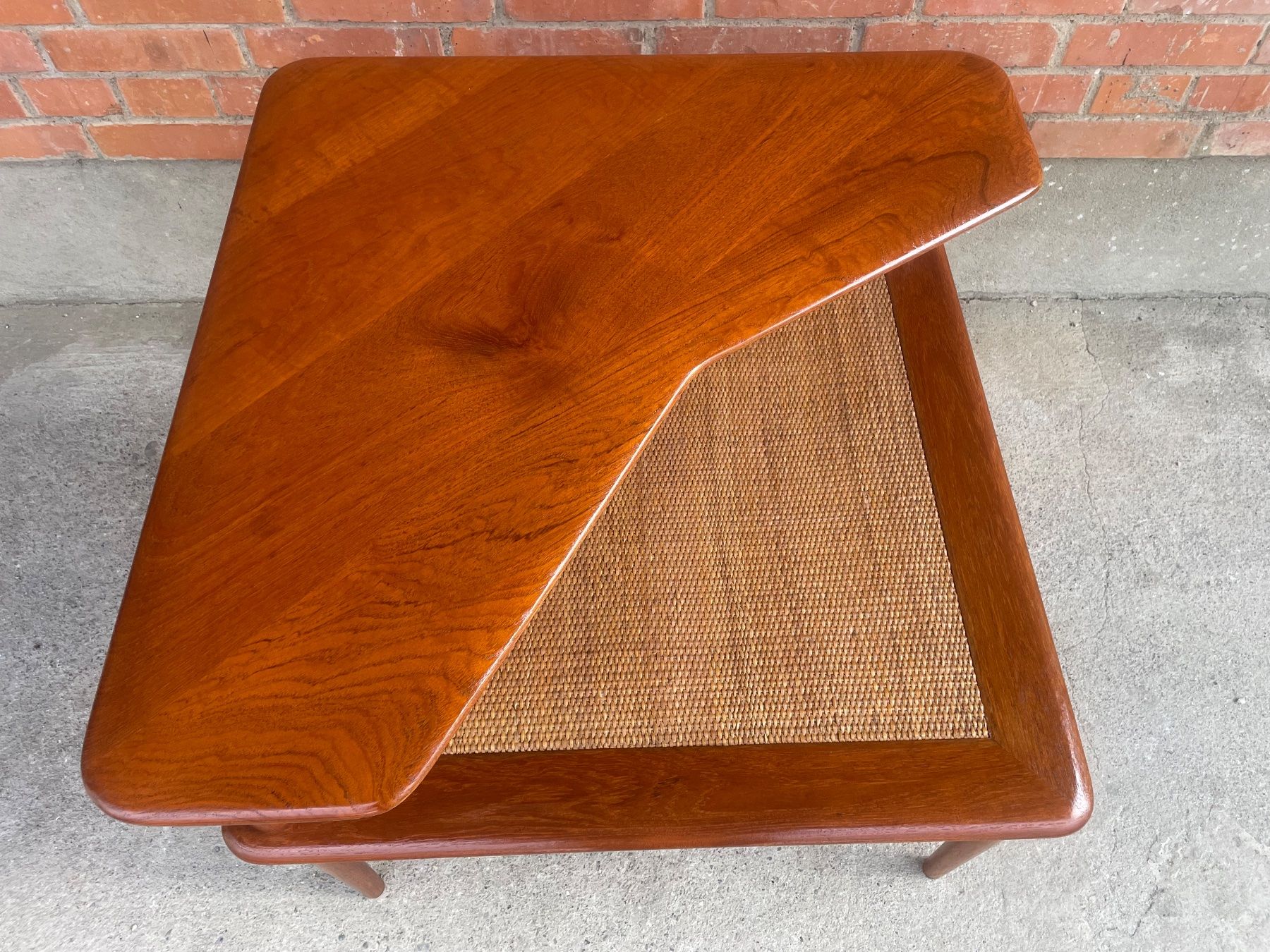 Tavoli: Minerva Side Table // Hvidt & Mølgaard – Usato da Schinznach-Dorf venduto da mix 6