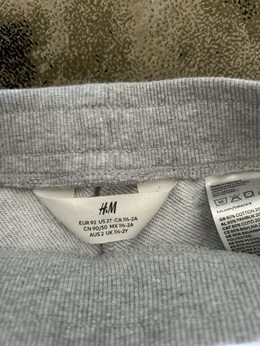 H&M Hosen: H&M shorts Grau&Schwarz 2T/92 – Gebraucht aus Zollikon von JuRock 2