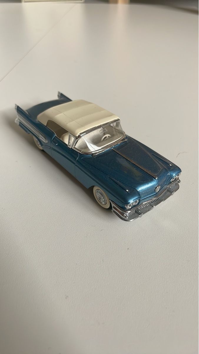 Modellini d'auto: Oldtimer Modellauto blau mit weissem Dach guter Zustand – Usato da Winterthur venduto da schwarzpunkt