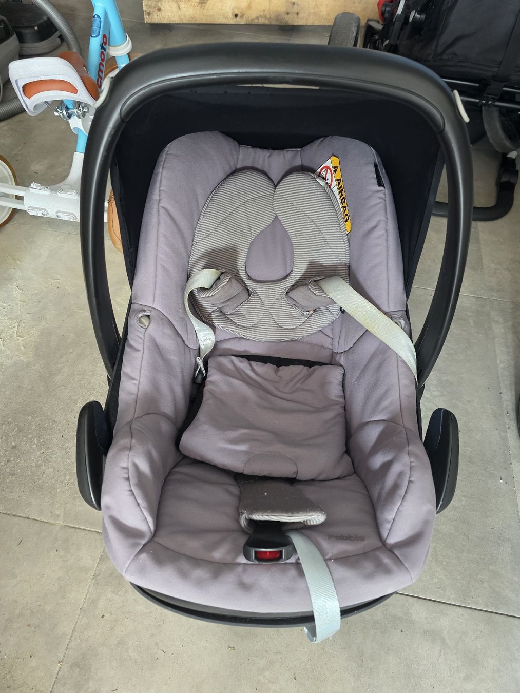 Maxi-Cosi Auto-Kindersitze: Maxi-Cosi Babyschale mit Station – Gebraucht aus St. Margrethen SG von Alpinemoebel