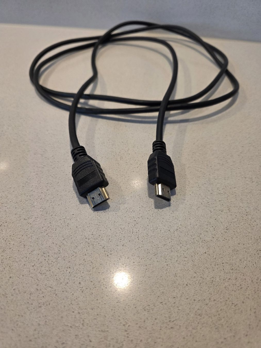 Cavi: : HDMI Kabel Typ A auf Typ A Schwarz – Usato da Luzern venduto da jos_mzb7
