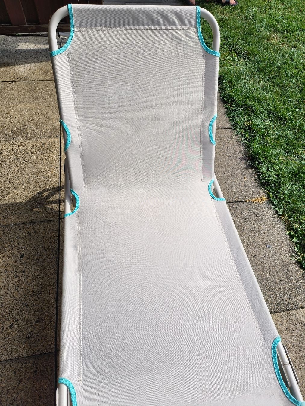 Chaises longues: Liegestuhl hellgrau klappbar  – D'occasion à Obfelden par Alf2005 2