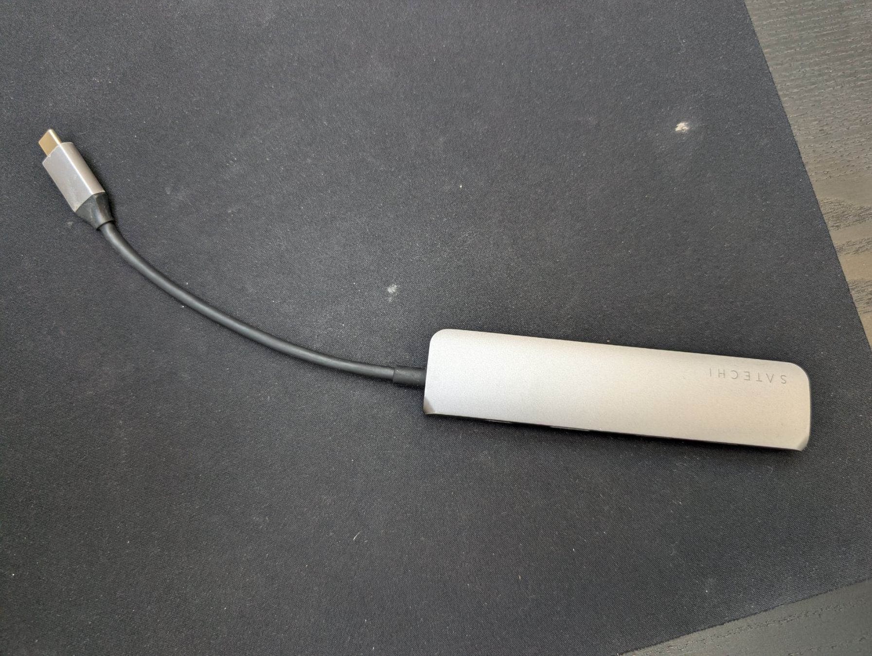 Satechi Hub & Switch: Satechi USB-C Hub Adapter 3x USB | SD/MicroSD reader | HDMI – Usato da Zürich venduto da IT_CAT