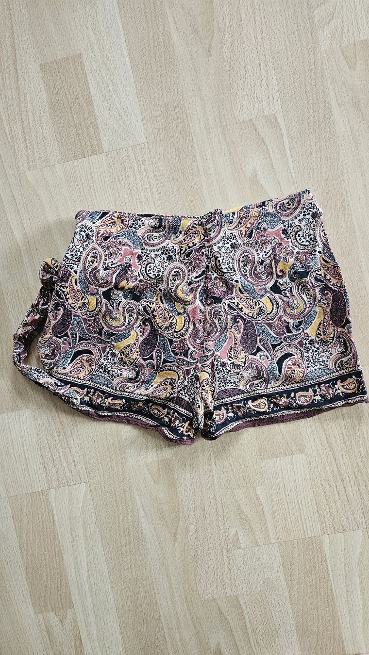 Pantaloni: Short Zara S – Nuovo (secondo la descrizione) da Baulmes venduto da Emm_g29m 6