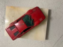 STUPENDA FERRARI SU PIEDESTALLO IN MARMO