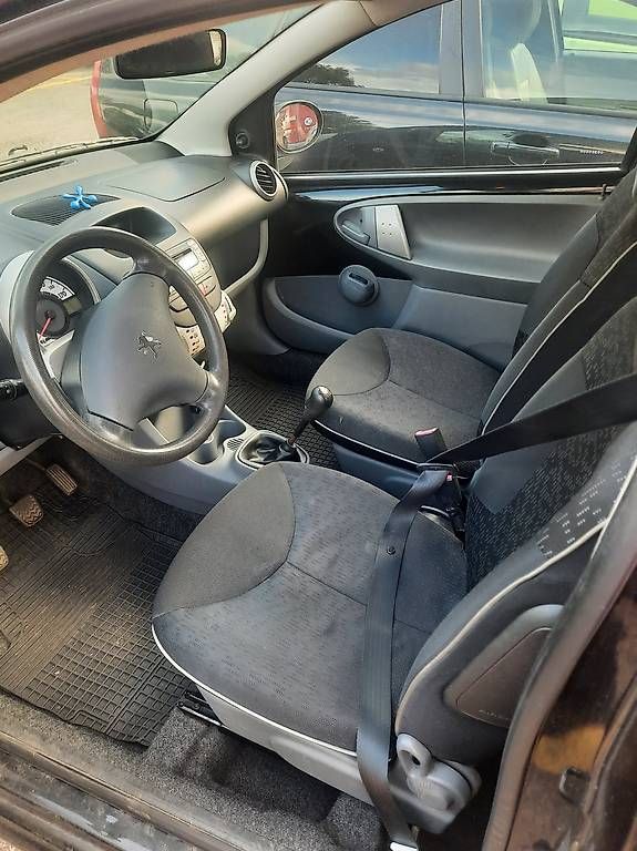 Autos: Peugeot 107 – D'occasion à Boudry par c2r2 3