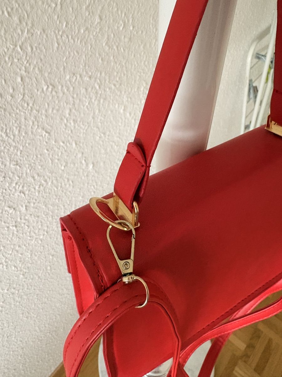 Shein Borse da donna: Petit sac à main rouge vif  – Usato da Chêne-Bougeries venduto da bru_bs9n 5