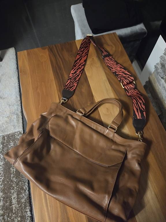 Borse da donna: Neue braune Moderne Tasche – Usato da Lausen venduto da fat_y8r6