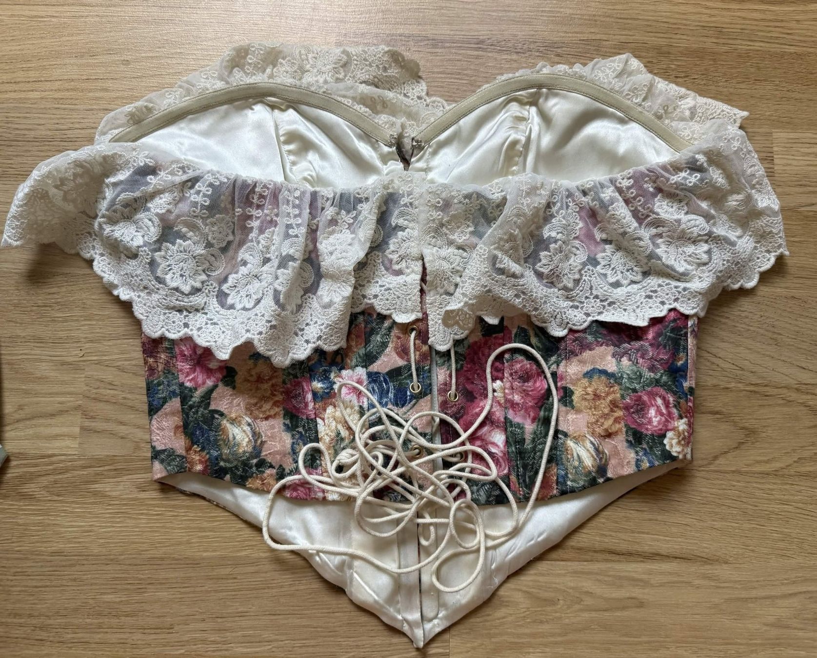 Top: Lacemade Flower & Banquet Corset – Usato da Oensingen venduto da ped_wb6r 1
