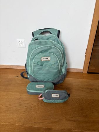 Dakine Rucksack mit zwei Etuis grün grau gebrauchter Zustand