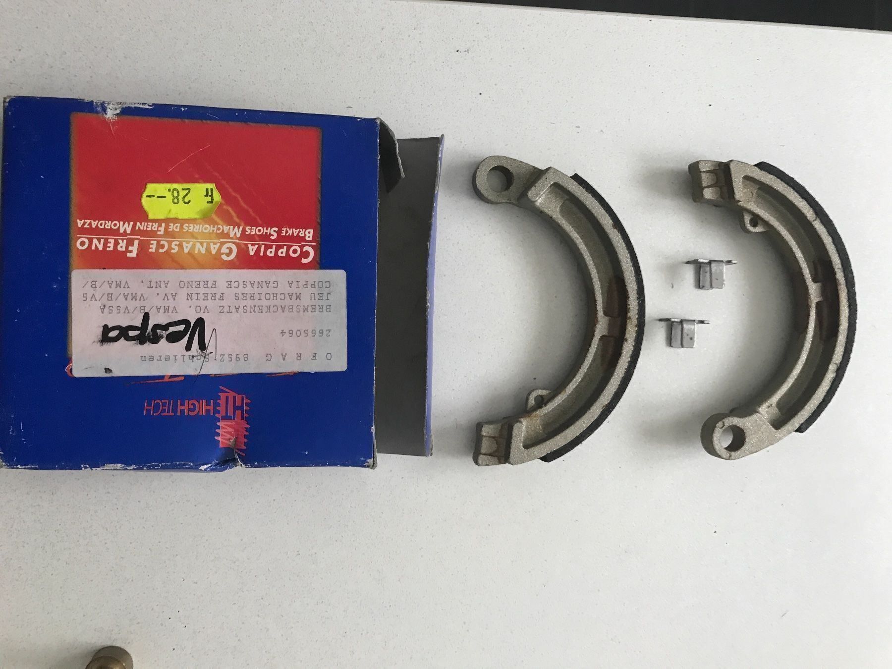 Tutti pezzi di ricambio per scooter: Vespa Roller Bremsbacken vorne – Nuovo e nell'imballaggio originale da Zürich venduto da Fisel1 1