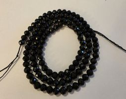 Turmalin schwarz facettiert ca. 3,7 mm. Strang