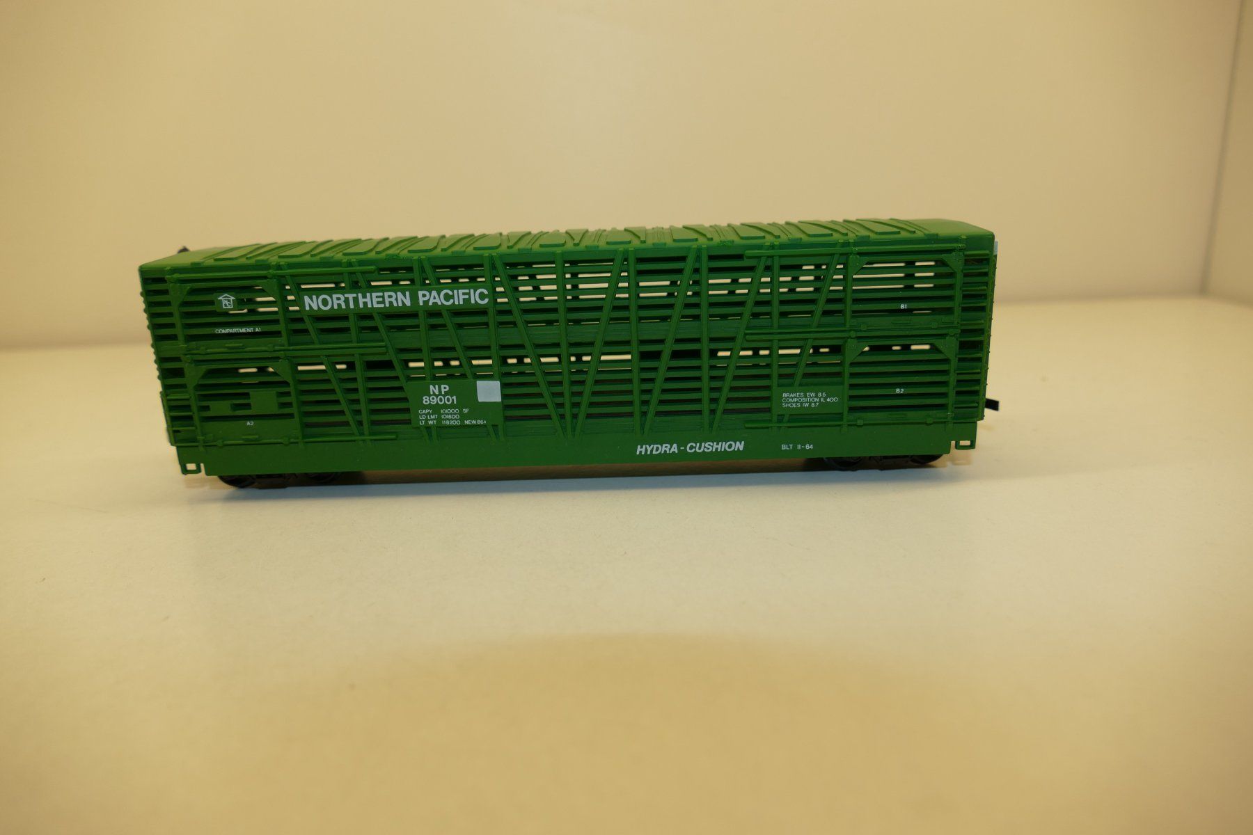 IHC Modelleisenbahnen: IHC H0: US Box Car Northern Pacific – Neu und originalverpackt aus Niederhasli von rail-duerst 1