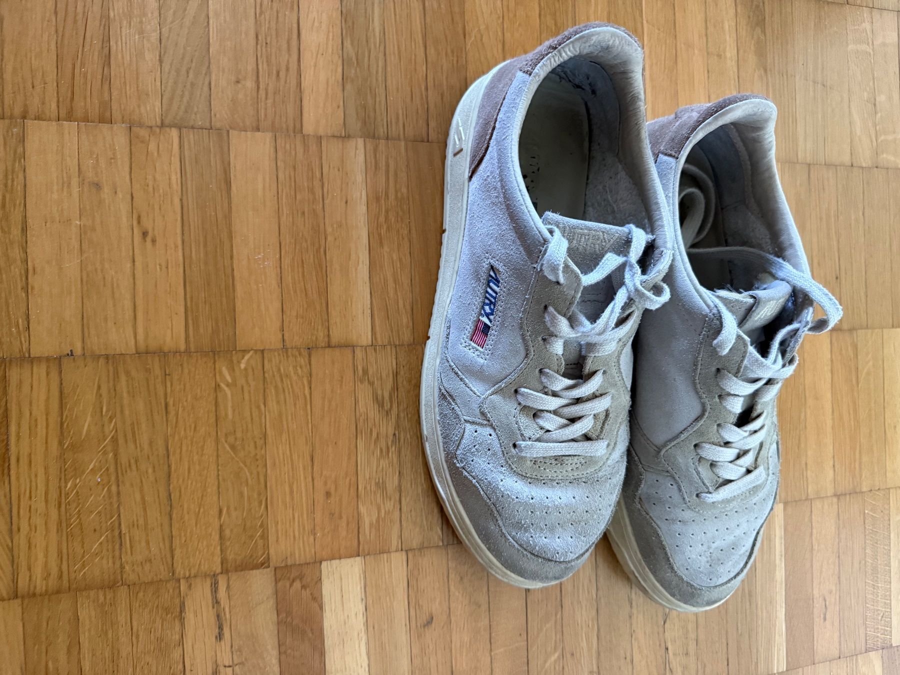 Autry Scarpe da uomo: Autry Sneaker Wildleder gebraucht Grösse 42 – Usato da Zürich venduto da fra_yq25 1