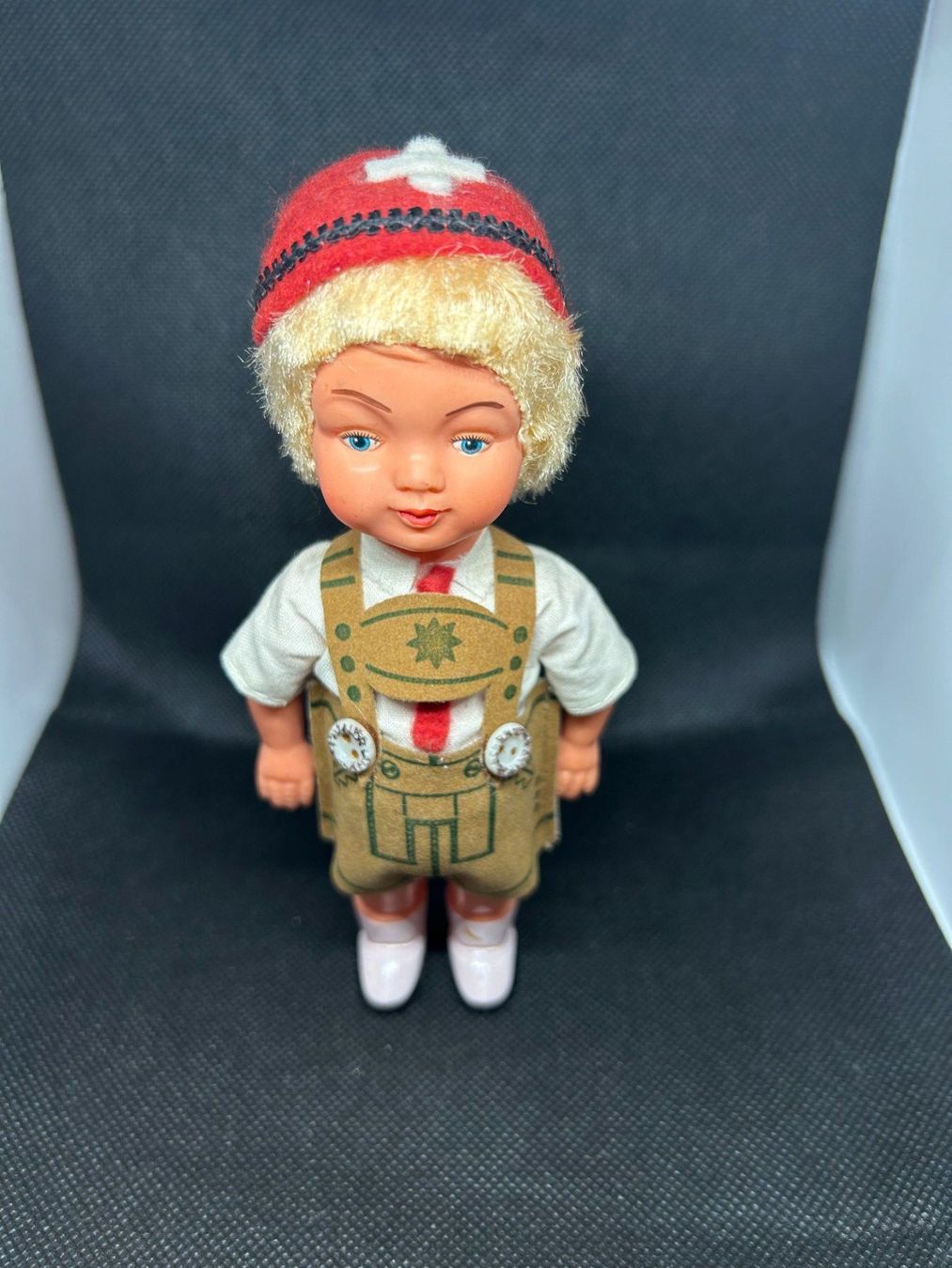 Bambole: Vintage Schweizer puppe – Usato da Lausanne venduto da Retro-geek