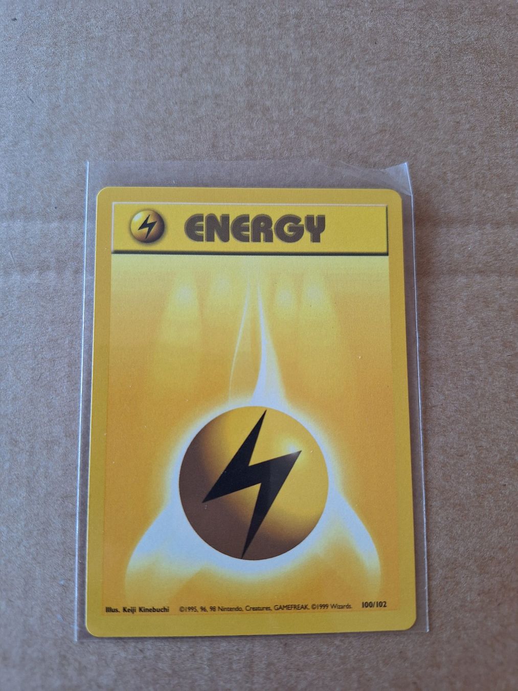 Pokémon Carte collezionabili: Lightning Energy - Base Set Boosterfrisch – Usato da Altstätten SG venduto da GGsGameshop