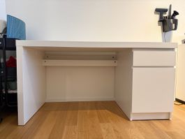 IKEA MALM Schreibtisch weiss – 140 × 65 cm