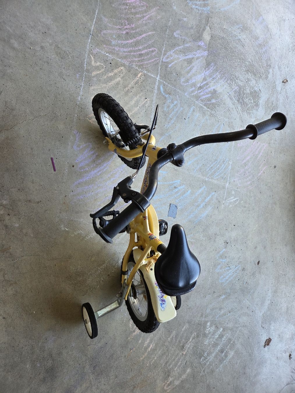 Velos: velo petit enfant avec petites roues – Gebraucht aus Bassecourt von ste_25ts 1