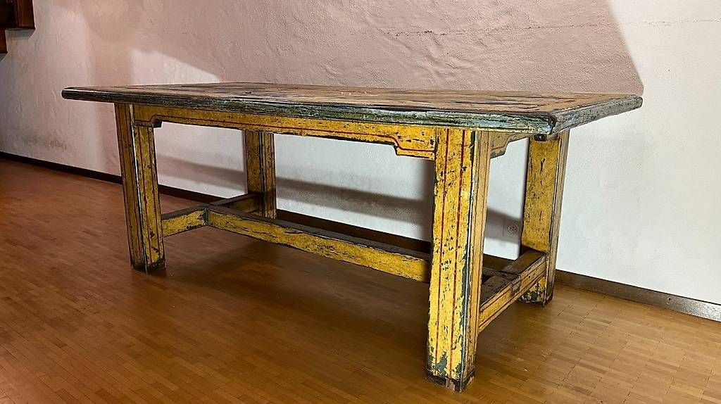 Tische: Esstisch aus Holz, bemalt – Gebraucht aus Bern von daskannweg 3