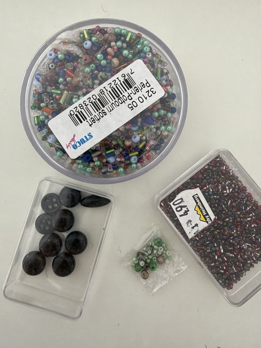 Kits de loisir créatif: Bastelperlen Set, Knöpfen sortiert – D'occasion à Thun par tahari