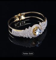 Vergoldeter Armband mit funkelnder Steinen