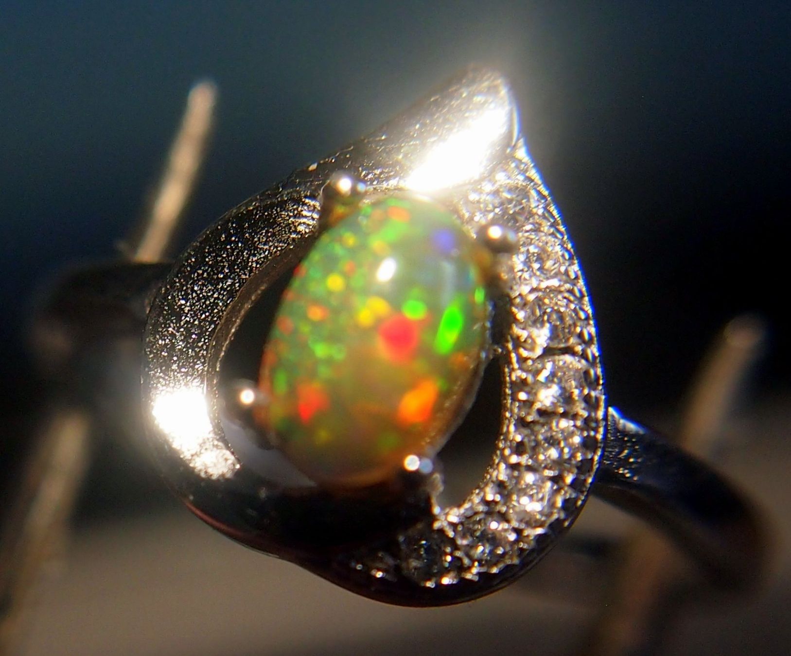 Anelli: Silberring mit Feueropal und Svarowski Steinen Grösse 49 – Nuovo e nell'imballaggio originale da Reinach BL venduto da Hesekiel39