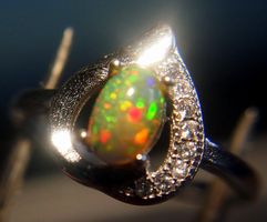 Silberring mit Feueropal und Svarowski Steinen Grösse 49