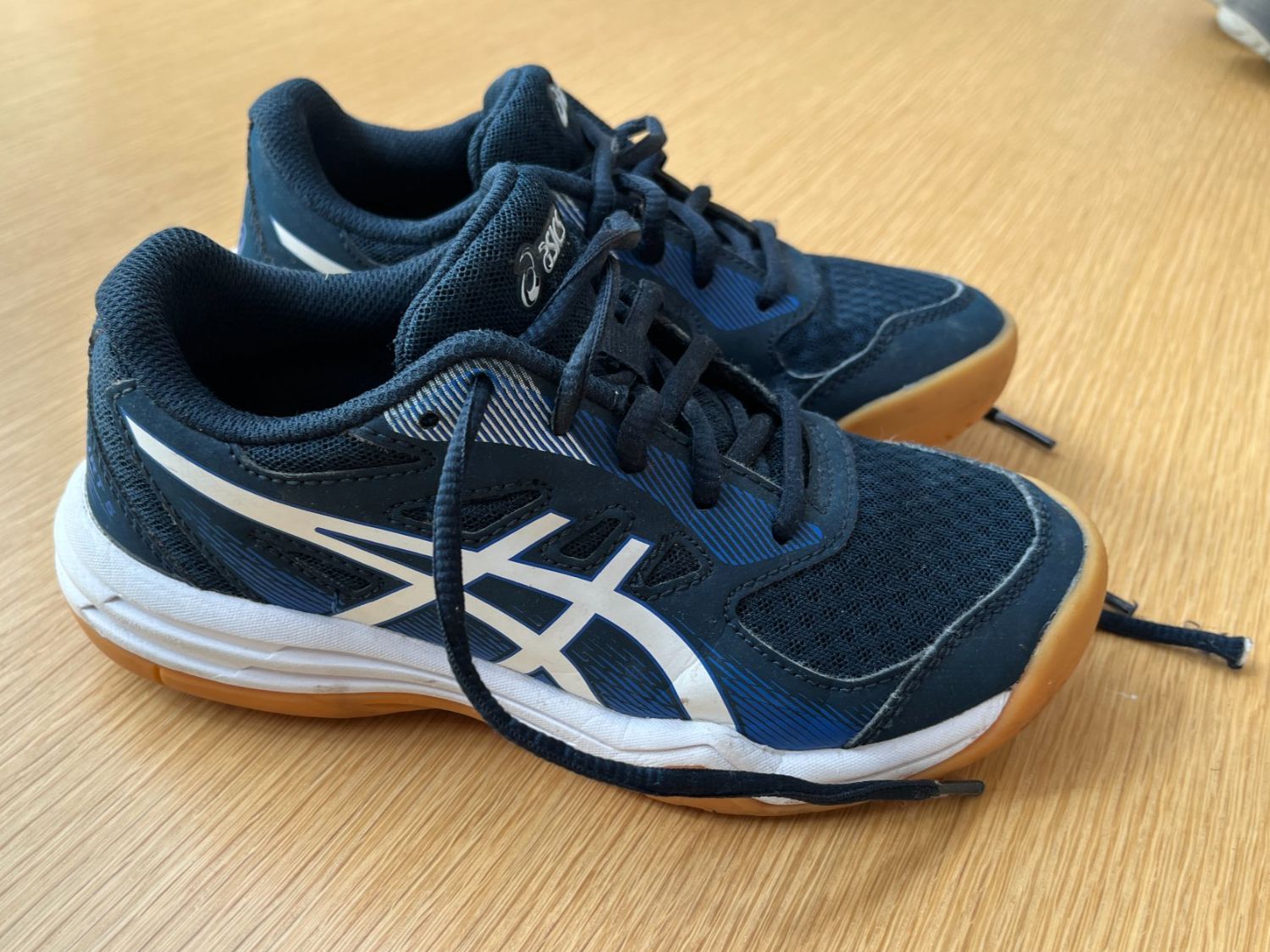 Scarpe per ragazzi: ASICS Kinder-Hallenschuh – Usato da St. Gallen venduto da macgyverSG 1