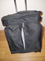 Schwarzer Trolley-Einkaufswagen, ideal da spez. Isoliert!