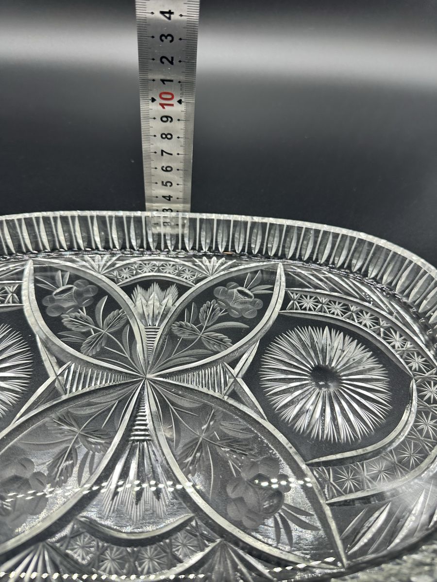 Piatti di portata: Vintage Crystal Serving Dish, Elegant Cut Glass Design – Usato da Villmergen venduto da JacRon 1