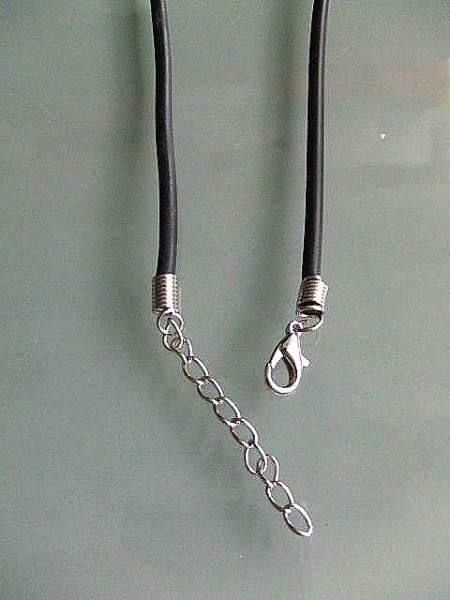 Catenine: Kette Kautschuk schwarz 3mm, 45cm lang – Nuovo (secondo la descrizione) da Alpnachstad venduto da perlengaby 1