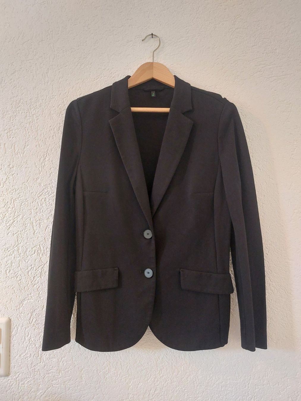Benetton Jacken: Veston noir Benetton gr 40 – Gebraucht aus Delémont von Petitlutin