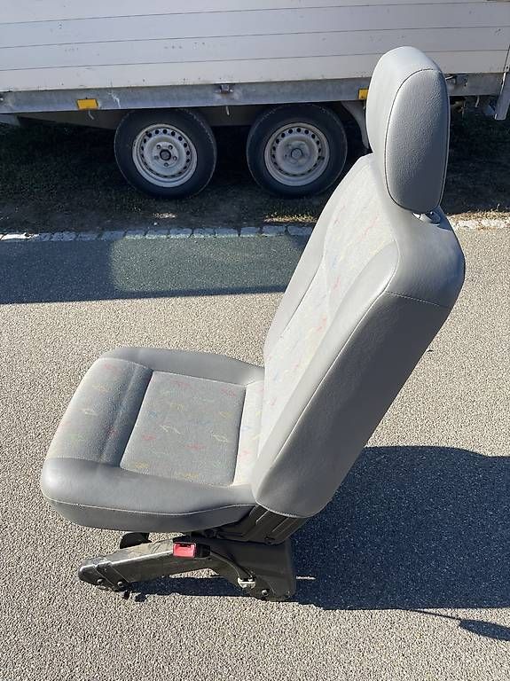 Toutes les pièces auto: VW T5 Sitz – D'occasion à Berg am Irchel par Hookah96 1
