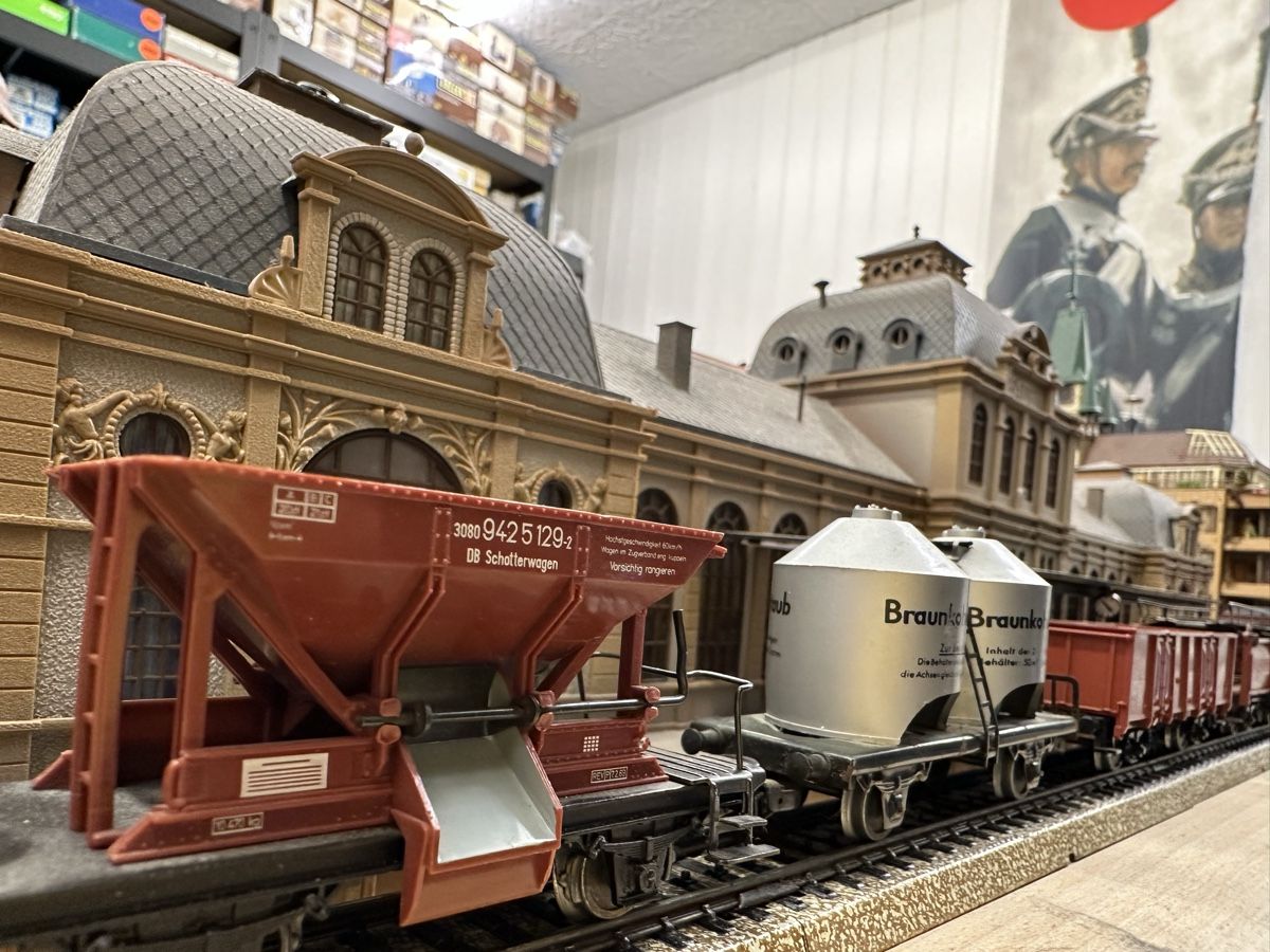 Märklin Modelleisenbahnen: Märklin 3037 DB BR 141 Güterzug – Gebraucht aus Lupsingen von New-Haven 1