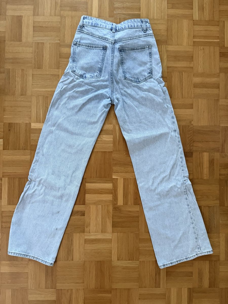 H&M Jeans: Hellblaue baggy H&M Jeans – Usato da Binningen venduto da zoemaya 1
