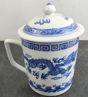 Chinesische Porzellan-Tasse mit Deckel – Blau-Weiss, Drache
