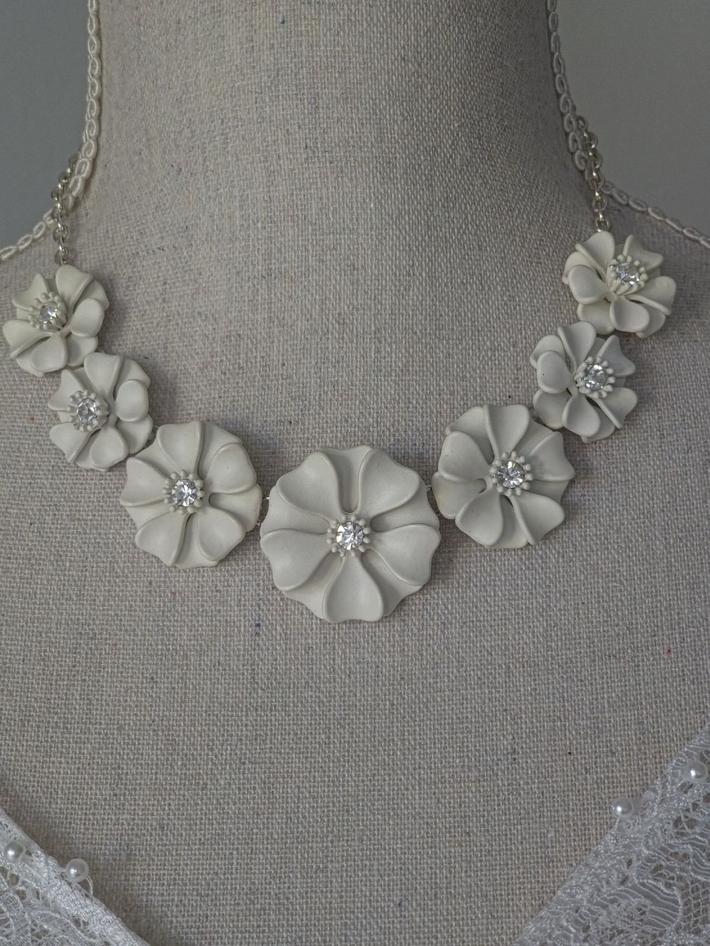 Ketten: White Look- Kette 🤍 – Neu (gemäss Beschreibung) aus Zürich von Idoly_Studio. 5
