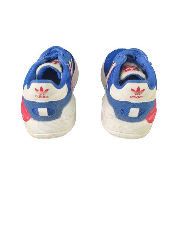 Adidas Chaussures garçon: ADIDAS Kinderschuhe Grösse 24 – D'occasion à Wangen b. Olten par Restwert_Wangen 1